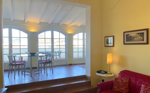Ampio e Luminoso appartamento con Terrazza panoramica con vista Duomo e Centro Storico
