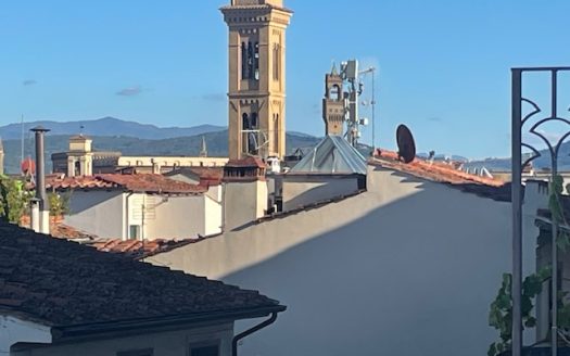 Ampio e Luminoso appartamento con Terrazza panoramica con vista Duomo e Centro Storico