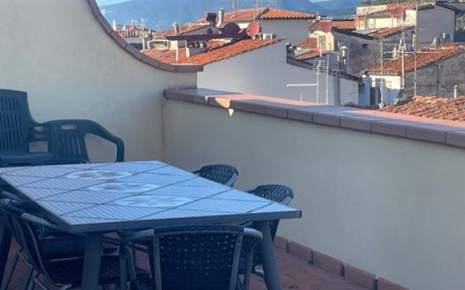 Ampio e Luminoso appartamento con Terrazza panoramica con vista Duomo e Centro Storico